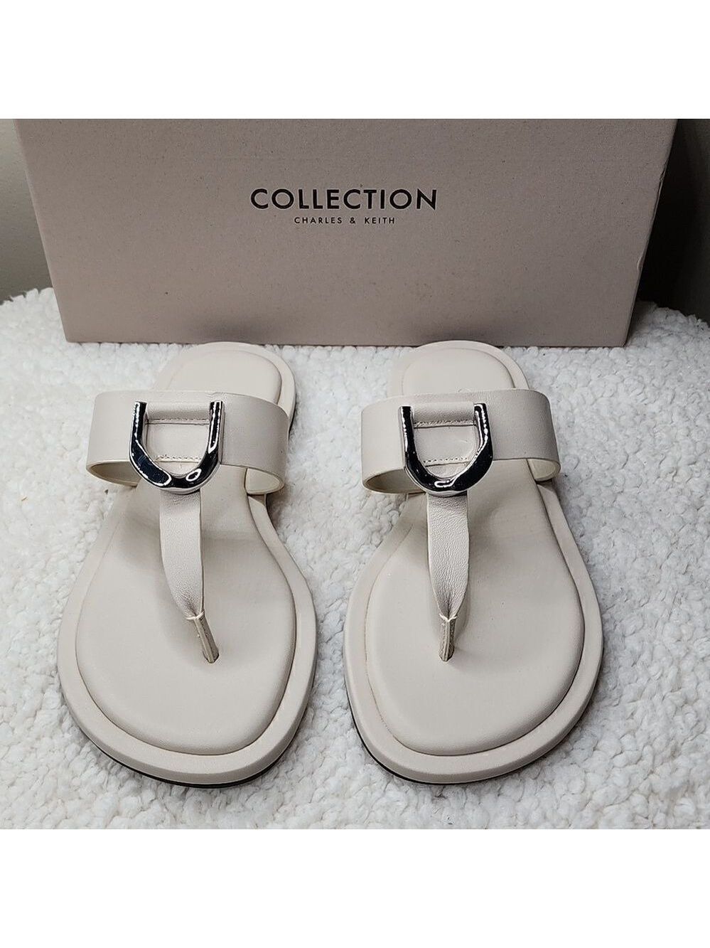 Charles Keith Gabine Leather Thong Sandals Chalk Size 5